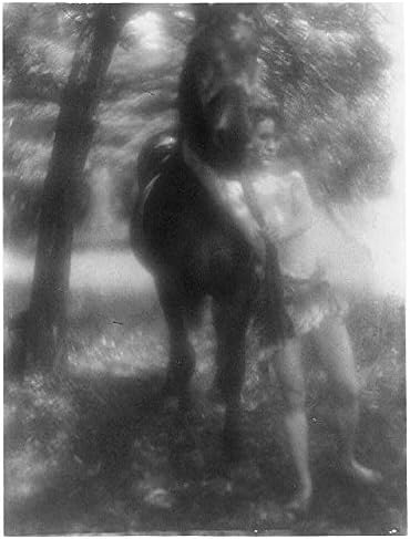 צילום: נוער עם סוס, בחור צעיר עומד עם זרוע סביב סוס, C1910, ג'ורג 'סלי
