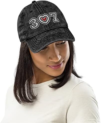 אזור החיוג של ויומינג 307 עם עיצוב לב אדום במרכז. בציר כותנה אריג כובע