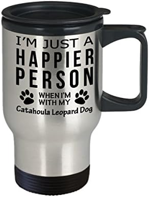 חובב כלבים טיול ספל קפה - אדם מאושר יותר עם מתנות הצלה של בעלים של קטאהולה - מתנות הצלה בעלים