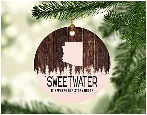 קישוט עץ חג המולד 2022 עם שם העיר Sweetwater Arizona Sweetwater AZ זה המקום בו התחיל הסיפור שלנו - קישוט חג מולד שמח משפחה כפרי חג חג